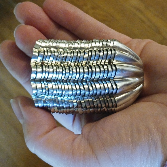 Vintage mini fluted tins, Sweden - Picture 7 of 7